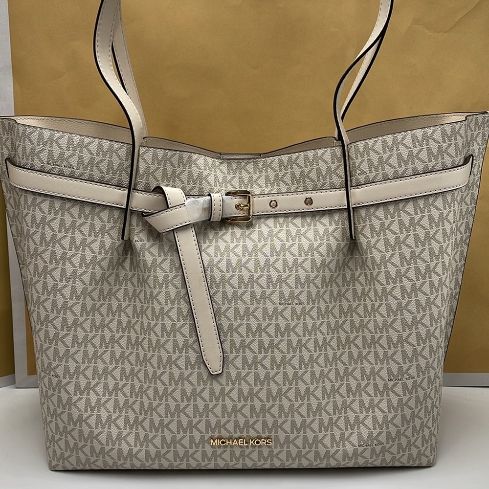 Michael Kors Emilia Large Logo Tote Bag 
COLOR LT CRM MULTI
NWT - Picture 11 of 16